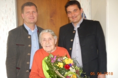 Wir gratulieren Frau Rosa Unger zum 90. Geburtstag.